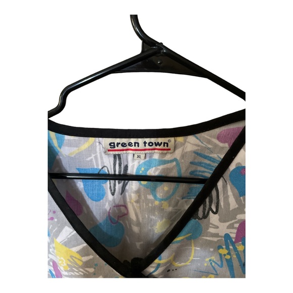 Green town XL hearts scrub top - Picture 2 of 3